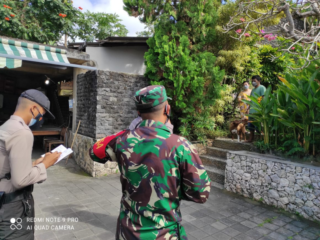 Pelaksanaan Kegiatan Tracing dan Test Swab Lapangan di Desa Ungasan, Kec. Kuta Selatan